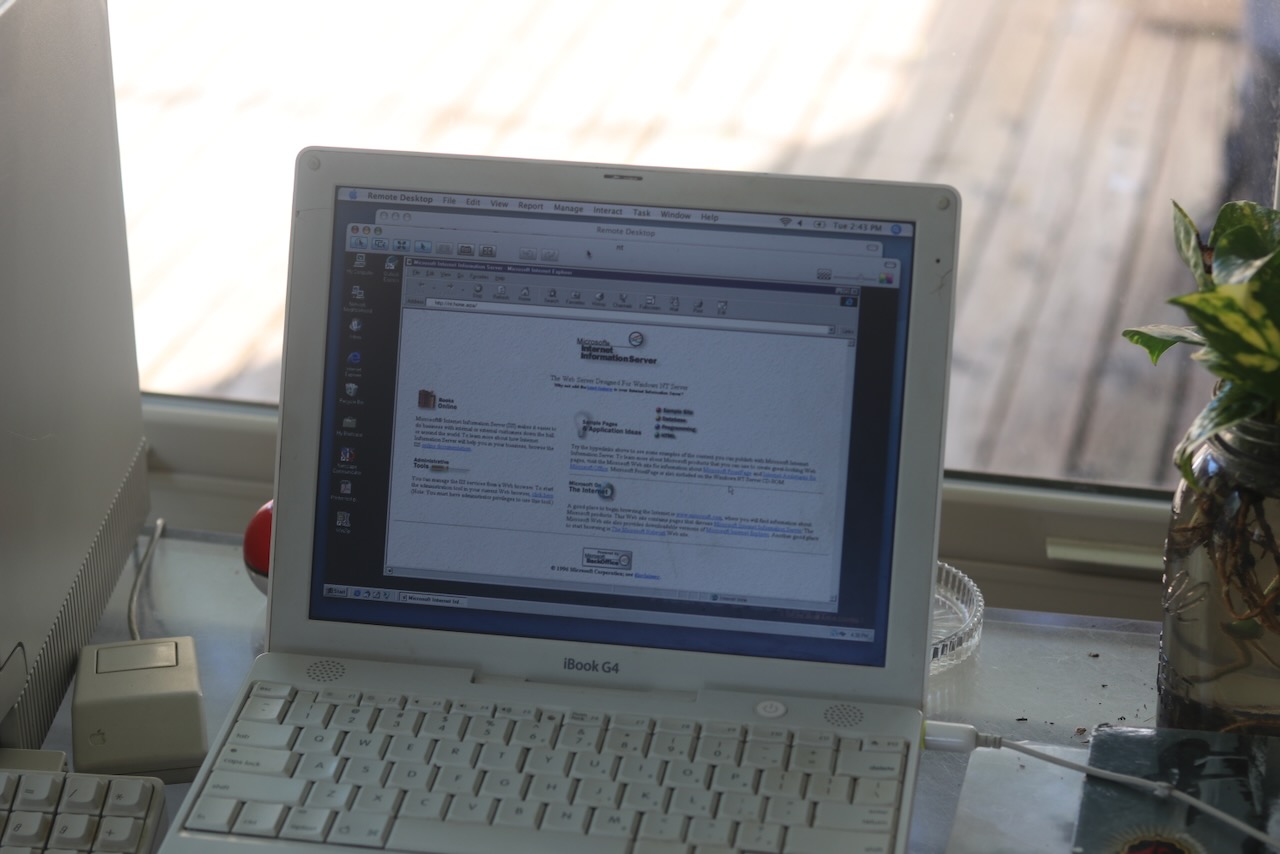 iBook G4 running Apple Remote Desktop 3.3